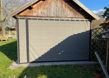 Tender taupe (desert storm) met railsysteem Geutjens-Kelchtermans 