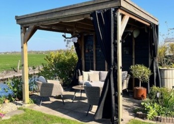 Verandadoek zwart standard 180 met rail + rollagers fam. L. de Haan