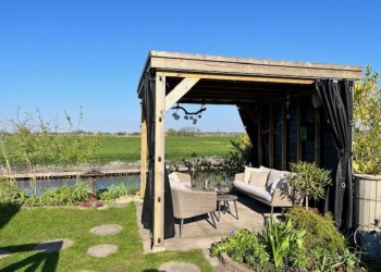 Verandadoek zwart standard 180 met rail + rollagers fam. L. de Haan